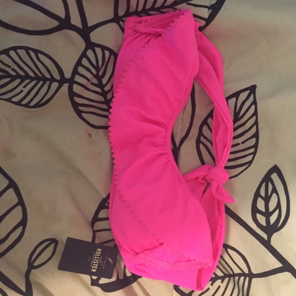 NWT Hollister bikini top - Picture 1 of 3