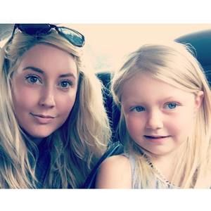 Meet your Posher, Claudia