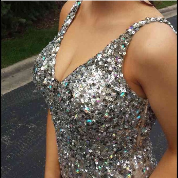 Beautiful champagne sparkly prom dress - Picture 3 of 4