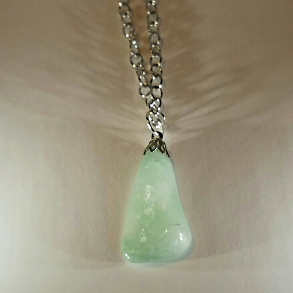 Stone pendant and chain