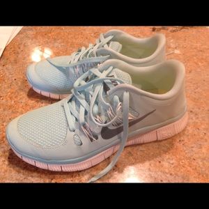 Women's Nike 5.0 sz 7.5