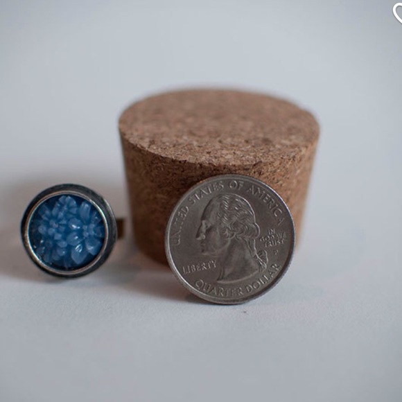 Periwinkle statement ring - Picture 2 of 3