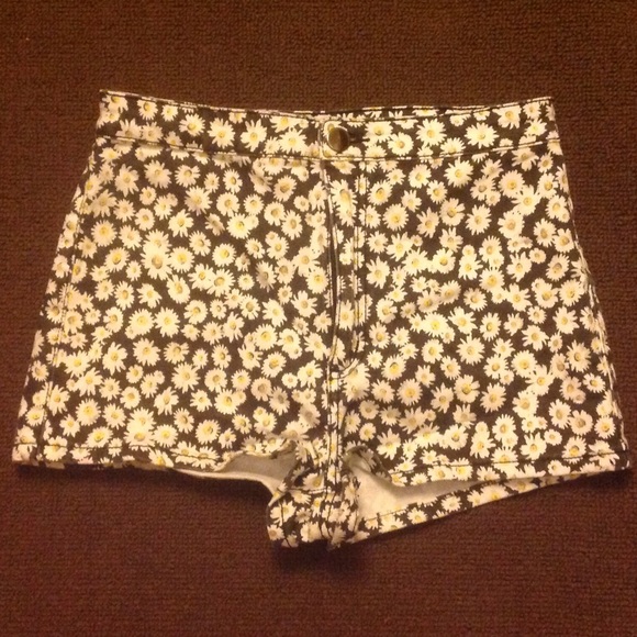 high waisted daisy print shorts
