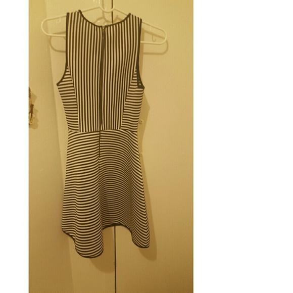 A Black and White dress - Picture 2 of 2