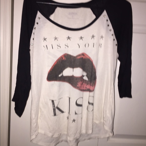 Kiss graphic tee