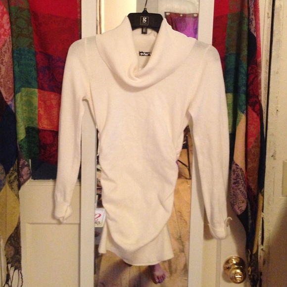 Turtle neck white sweater