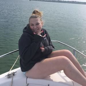 Meet your Posher, Kayla