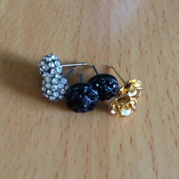 FREE Earring bundle 💕