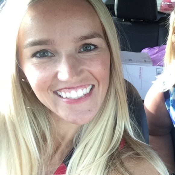 Meet your Posher, Holly