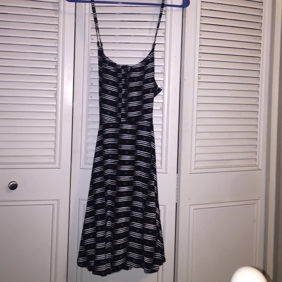 Spaghetti-cross strapped dress