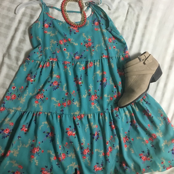 Dress - Picture 1 of 4