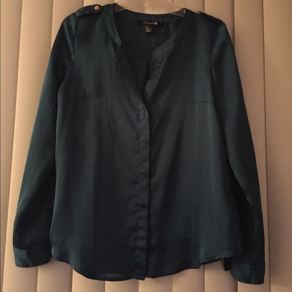 Beautifully and elegant long sleeve shirt 🍏