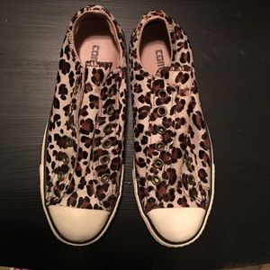 Leopard print converse