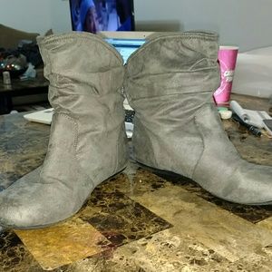 Grey ankle boots.