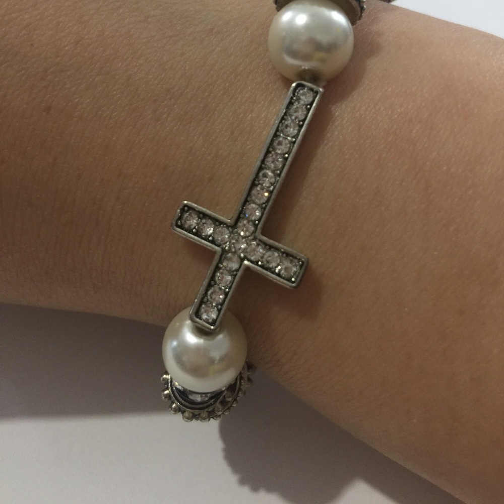 Gorgeous Cross paved crystal bracelets - Picture 3 of 6