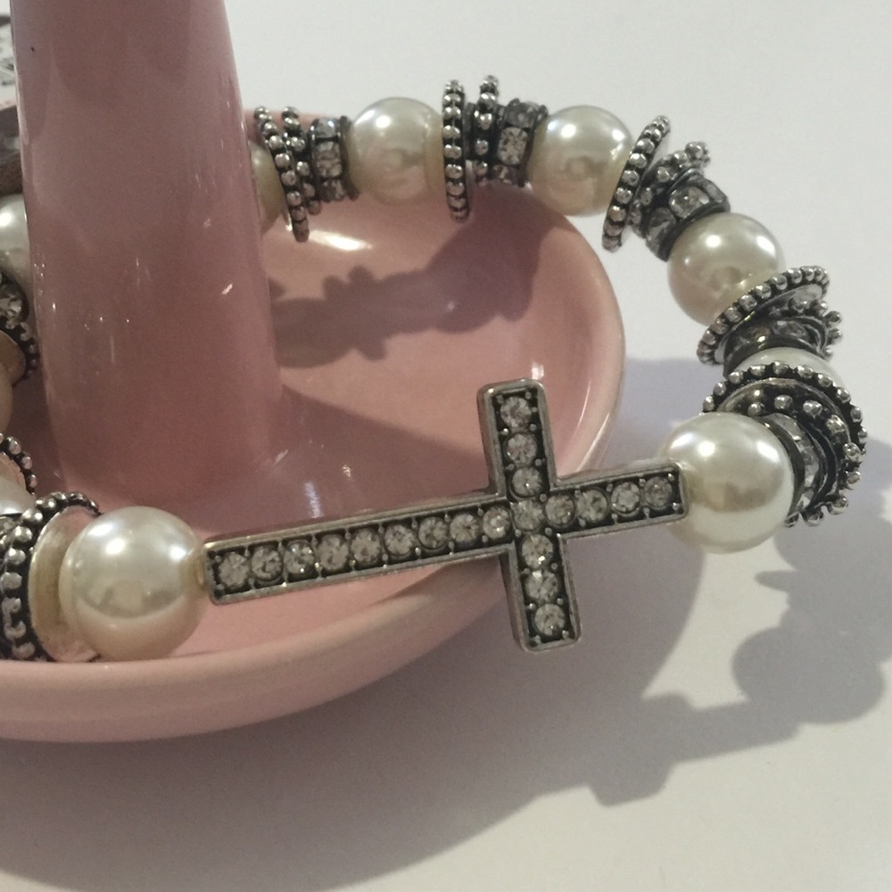 Gorgeous Cross paved crystal bracelets - Picture 4 of 6