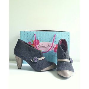NIB Poetic Licence "Open For Business Bootie" Gray