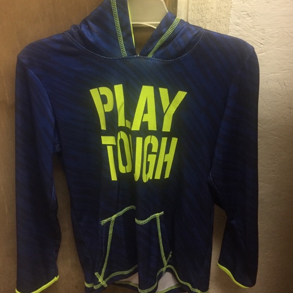 NWTBoys play tough with hoodie & pockets in front.