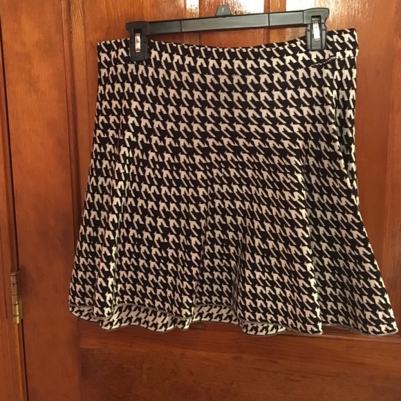 Pleated sweater skirt