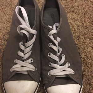Women's converse gray sneaker.