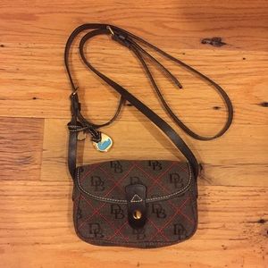 Small Dooney & Bourke crossover purse!