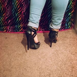 Silver/Black Heels 10/10 condition