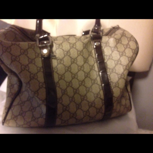 Gucci Handbags - Gucci purse