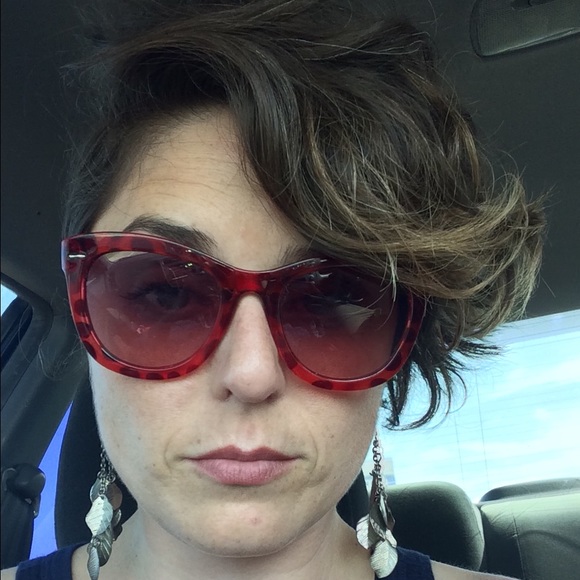 Meet your Posher, Christy - Picture 1 of 1