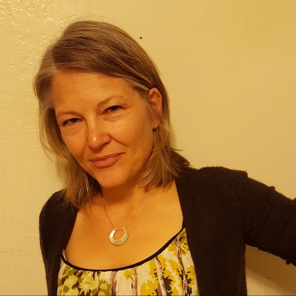 Meet your Posher, Karina - Picture 2 of 2