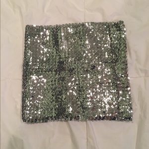 Sequence tube top...one size. Very stretchy.