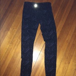 Lululemon tight leggings in navy.