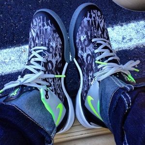 Kobe 8 Graffiti Size 4 in kids