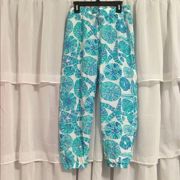 A Lilly for target pants that are cinched at end