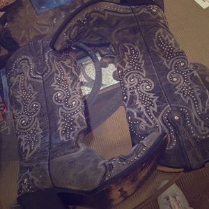 Corral stud & Embroidered Cowboy boot