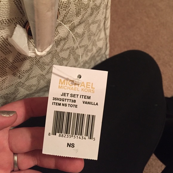 NWT Michael Kors Jet Set Tote in Vanilla - Picture 3 of 4