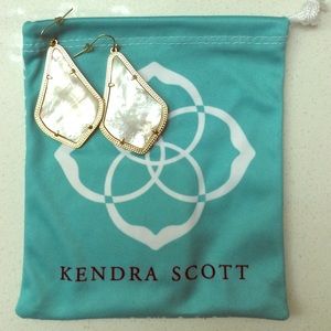 Kendra Scott Alexandra earring in Gold Pearl