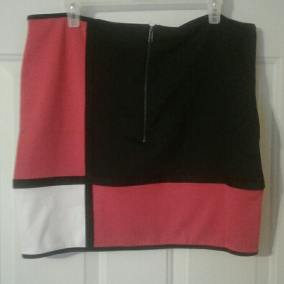 Beautiful Tri Colored Skirt - Picture 2 of 4