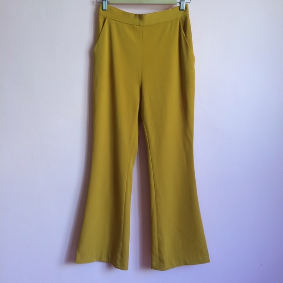 Finders Keepers Cropped Flares - Picture 2 of 3