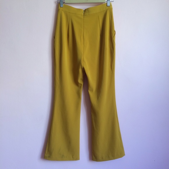 Finders Keepers Cropped Flares - Picture 3 of 3