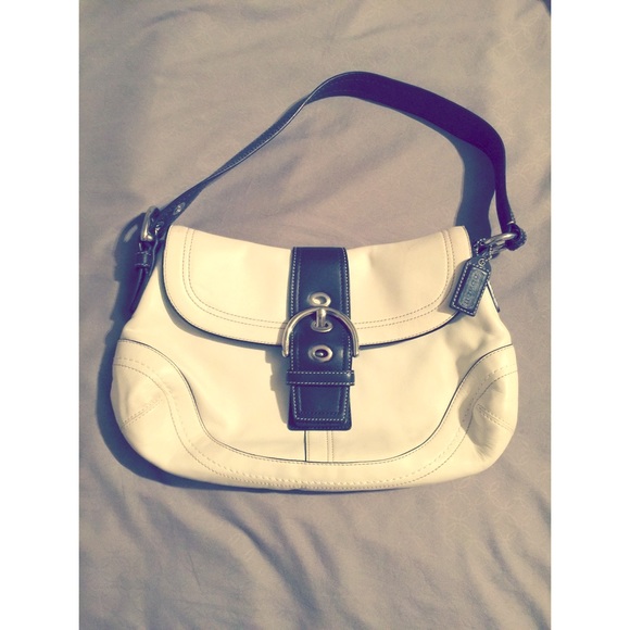 Coach Handbags - 🎀White Leather Coach Purse🎀