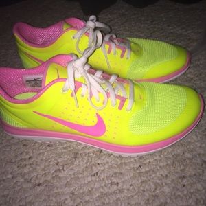 Nike tennis shoes
