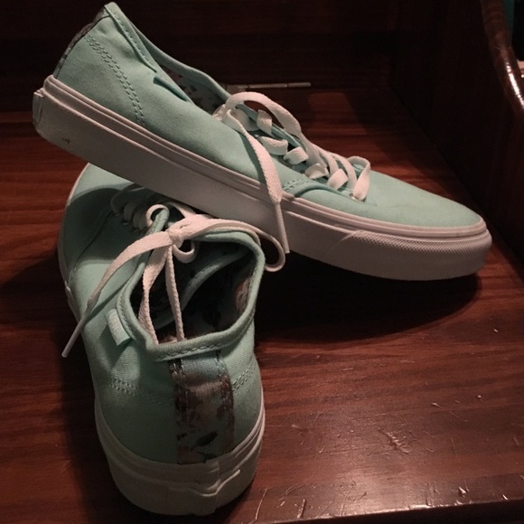 Vans - Picture 2 of 2