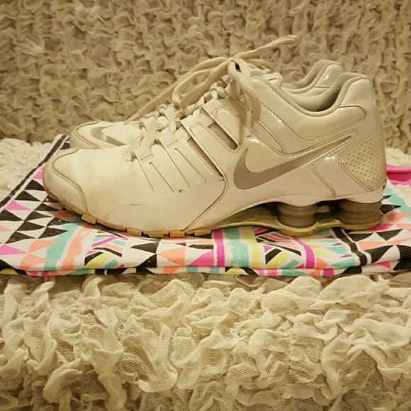 White Nike Shox