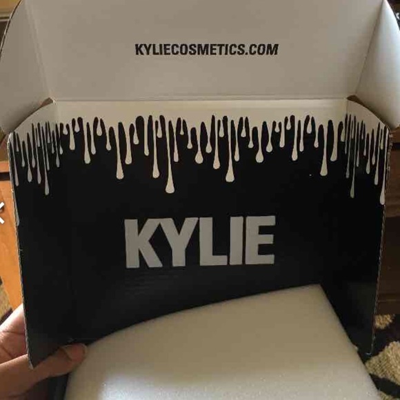 Kylie Birthday Edition gloss - Picture 2 of 2