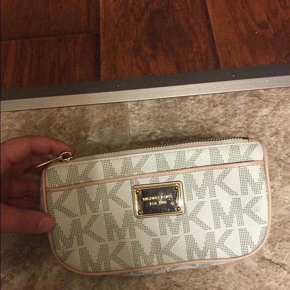 AUTHENTIC MICHAEL KORS MAKE UP BAG