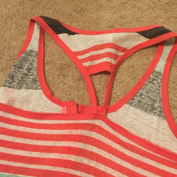 Tank top with back cut out - Picture 2 of 3