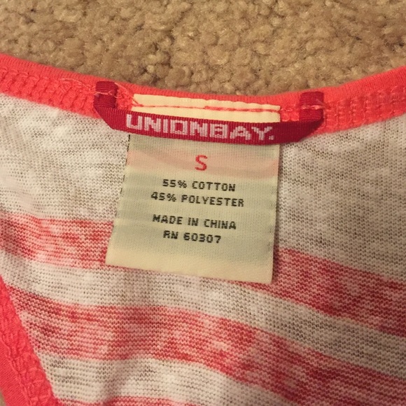 Tank top with back cut out - Picture 3 of 3