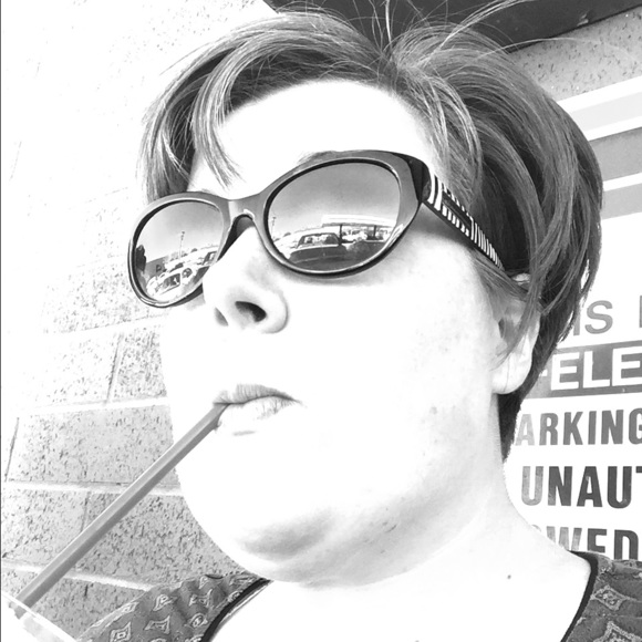 Meet your Posher, Jen - Picture 1 of 1