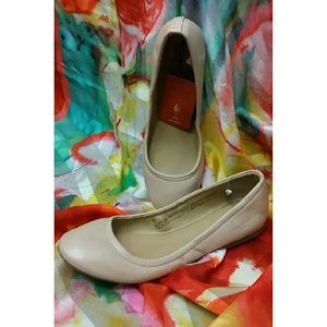 NWT....Blush Ballet Flats