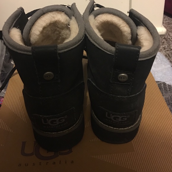 Boys ugg boots - Picture 3 of 4